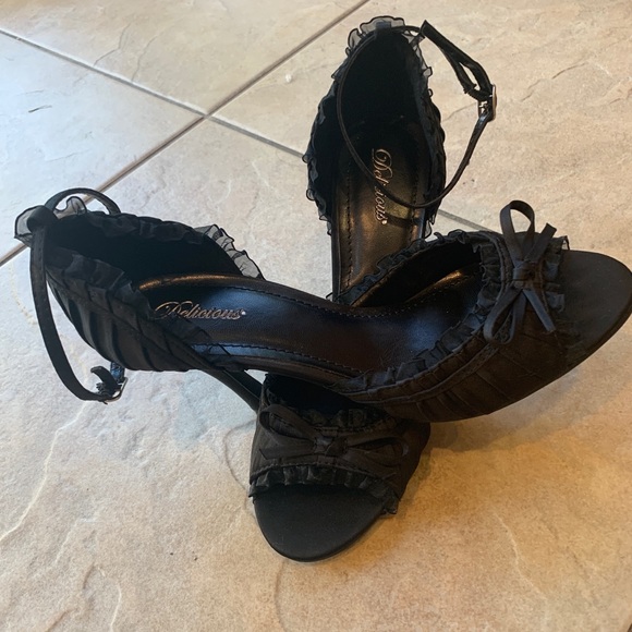 Black Satin heels - Picture 5 of 7